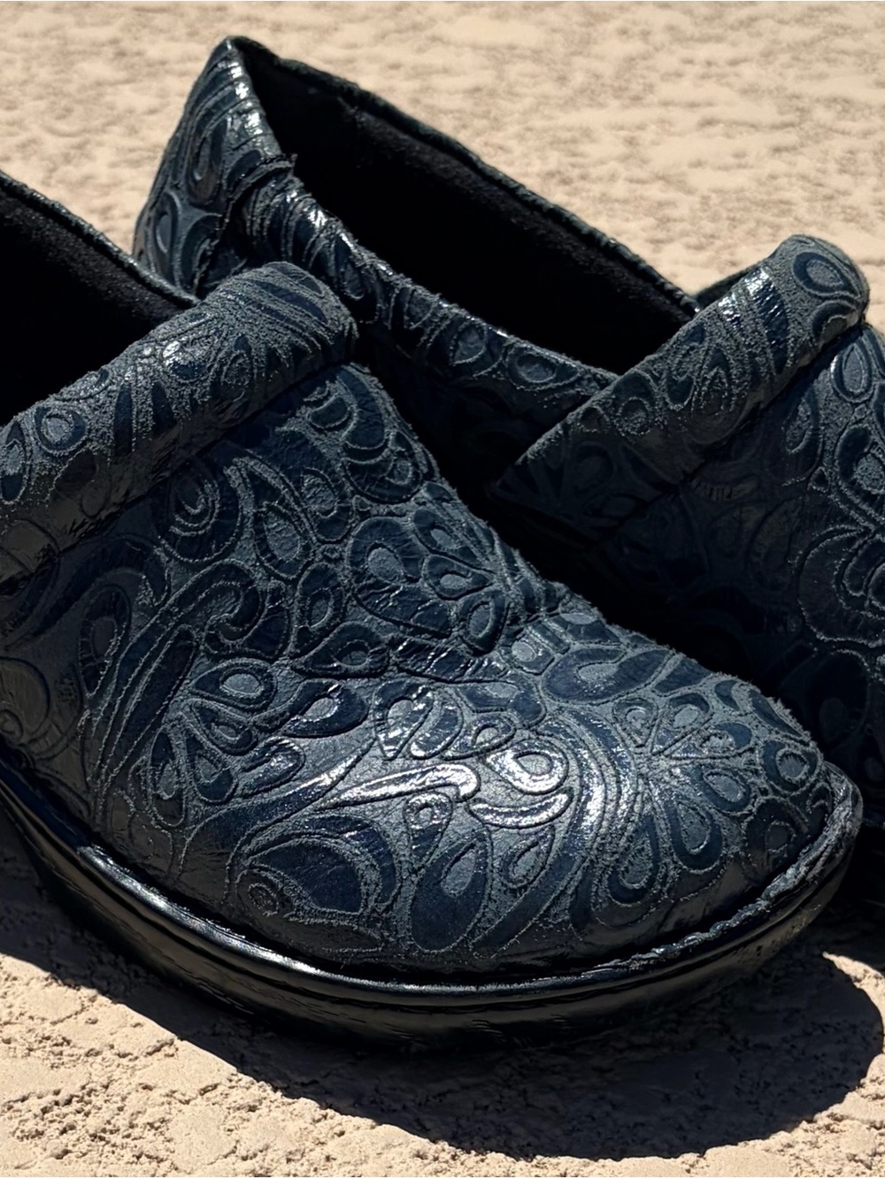 Women’s b.o.c. (Born) Sz 8 US Navy Embossed Slip-On Clog Shoes